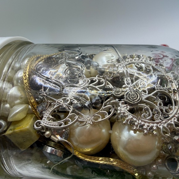 Elegant Pearl and Gold Jewelry Jar 🏺 Collection - Picture 17 of 17